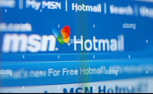 msn-hotmail-logo-on-a-computer-screen-AD8GN4